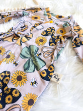 Load image into Gallery viewer, RTS 0/3M Bows and Bees River Romper